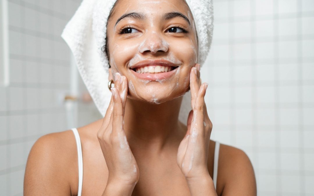 Una buena rutina empieza con una limpieza facial